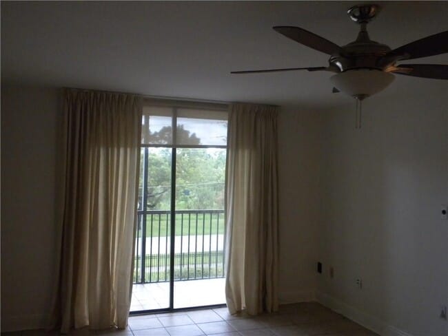 Foto del edificio - 16950 W Dixie Hwy
