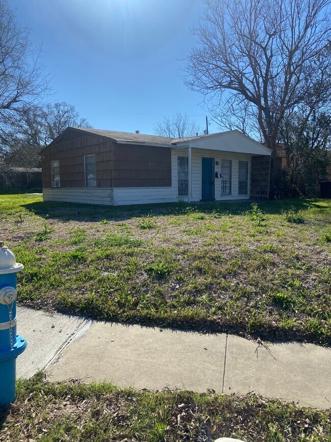 Foto del edificio - 5250 Kingsbury St