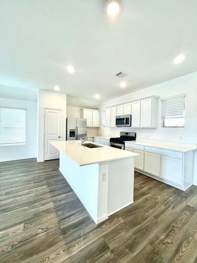 Building Photo - 2940 Tantara Dr