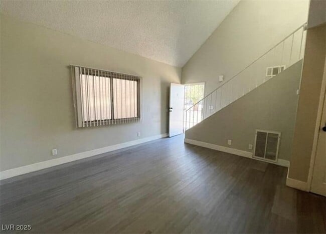 Building Photo - 5187 Garden Ln