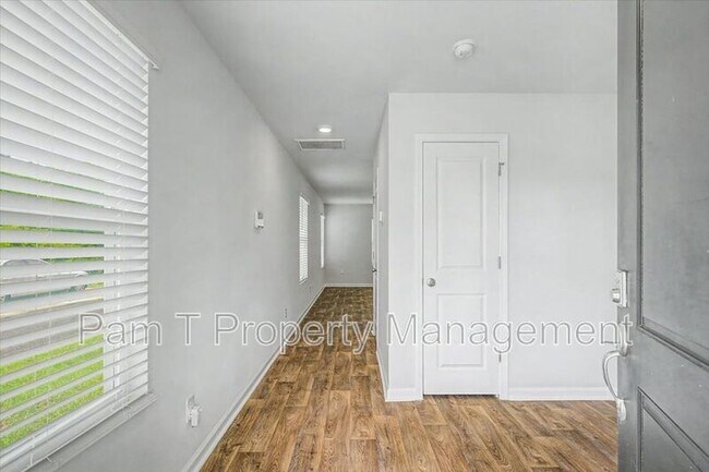 Foto del edificio - 140 Birch Cir