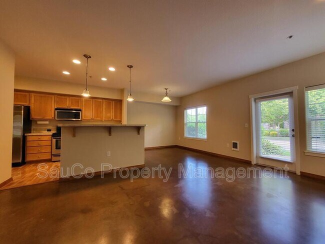 Building Photo - 10651 NE Red Wing Way