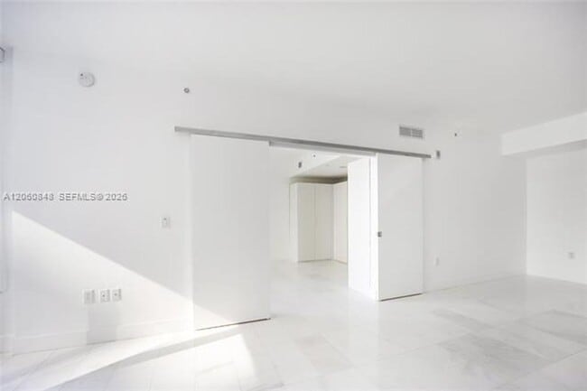 Building Photo - 1010 Brickell Ave
