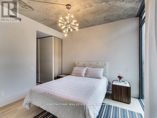 Photo du bâtiment - 650 King St W