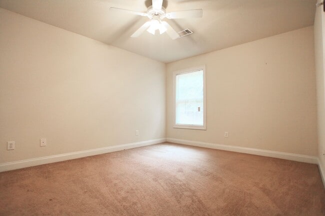 Foto del edificio - 807 W Longleaf Dr
