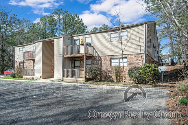 Building Photo - 400 7th St E