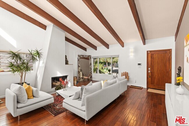 Foto del edificio - 1619 S Carmelina Ave