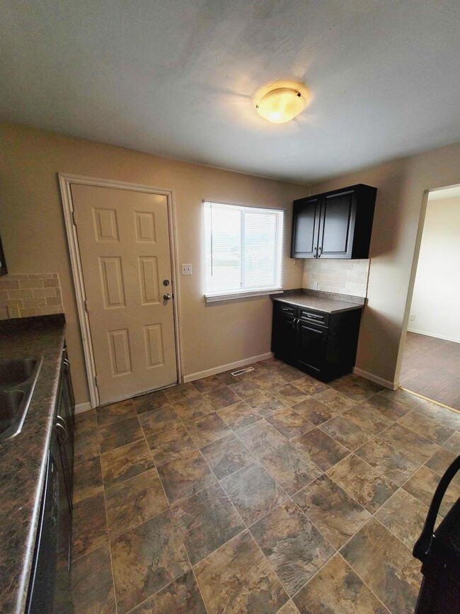 Photo du bâtiment - 3 bedroom in Kitimat BC V8C 1W4