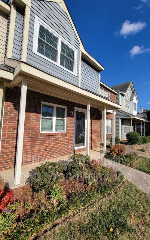 Foto del edificio - 3811 Mosscroft Ln