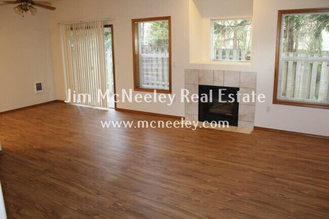 Building Photo - 2 br, 2.5 bath House - 572 SW 150th Ave