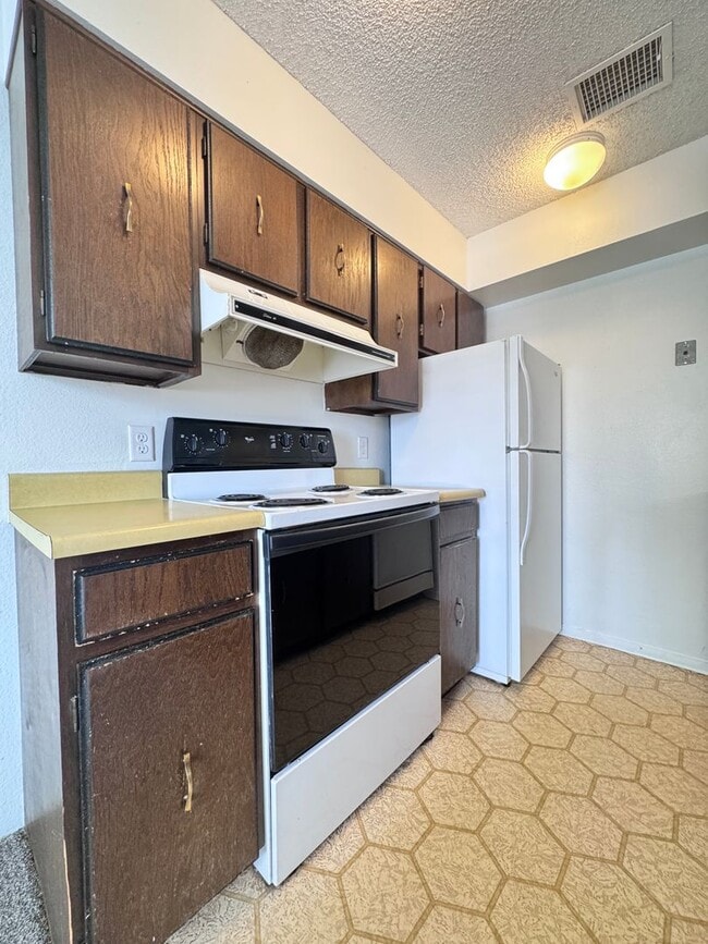 Building Photo - Cozy 1 bedroom Condo