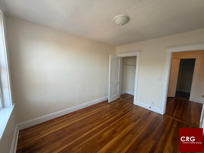 Building Photo - 5 Barrows St