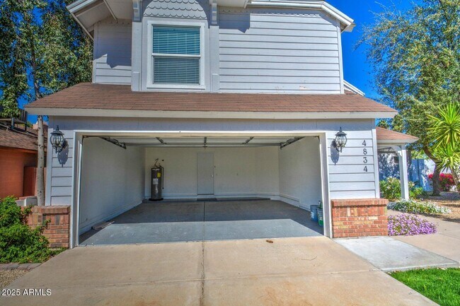 Foto del edificio - 4834 E Hillery Dr