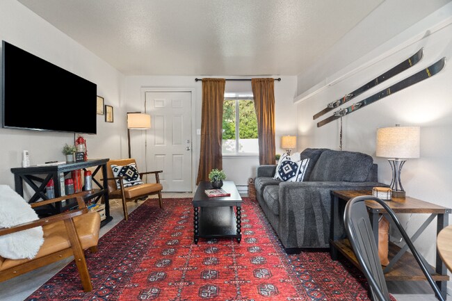 Foto del edificio - 661 8th Ave E N