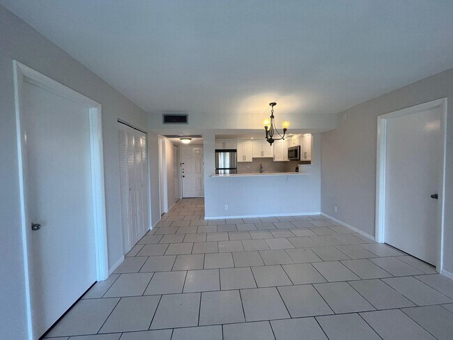 Foto del edificio - 9370 SW 8th St