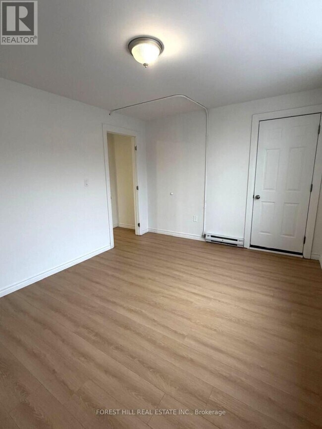 Building Photo - 9 Eby St S