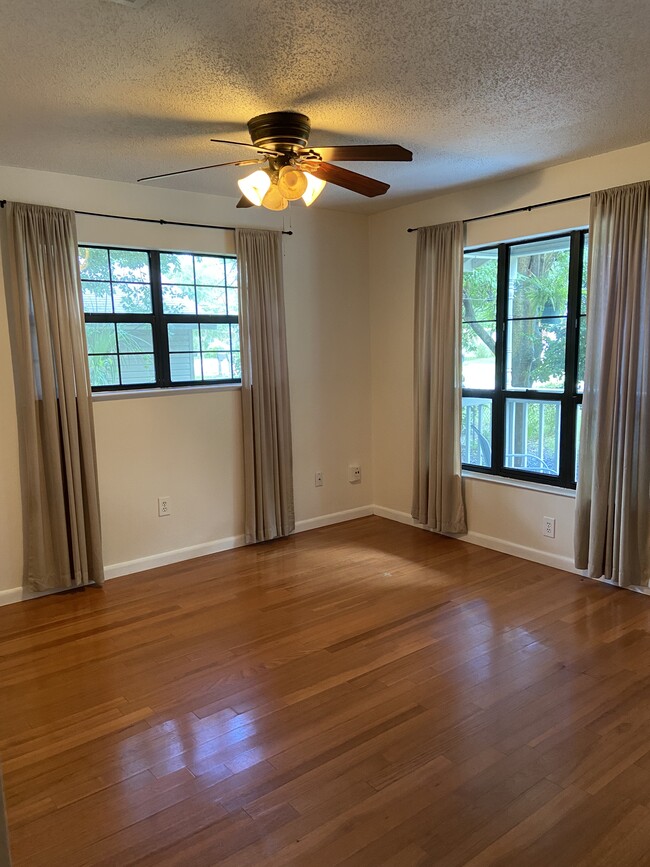 Living Room - 3002 E Brainerd St
