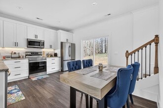 Building Photo - 100 Plum Ct