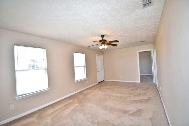Building Photo - Wonderful 3BR/2BA North Mboro home on nearly an acre lot!