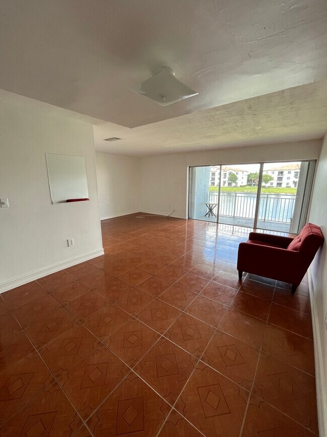 Foto del edificio - 9373 Fontainebleau Blvd