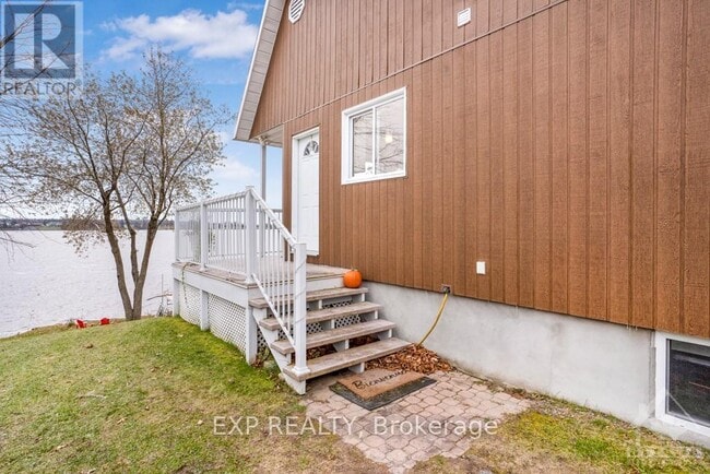 Building Photo - 101 Ladouceur St