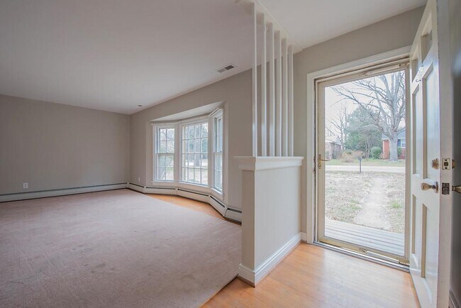 Foto del edificio - 9313 Overhill Rd