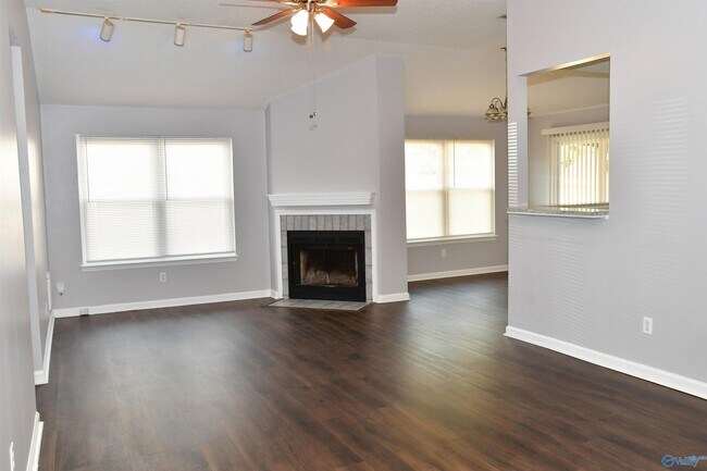 Building Photo - 204 Shoals Point Trail