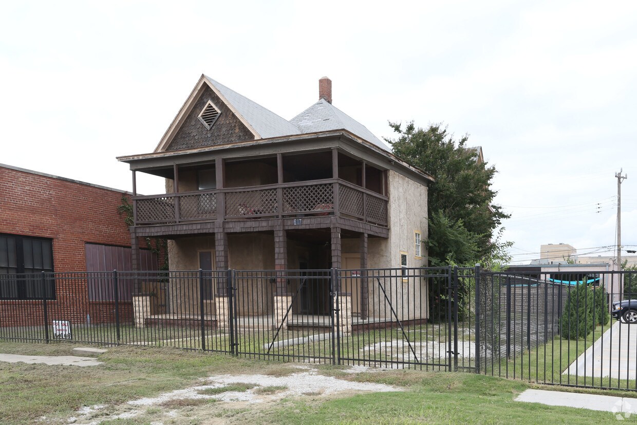 Primary Photo - 617 W California Ave