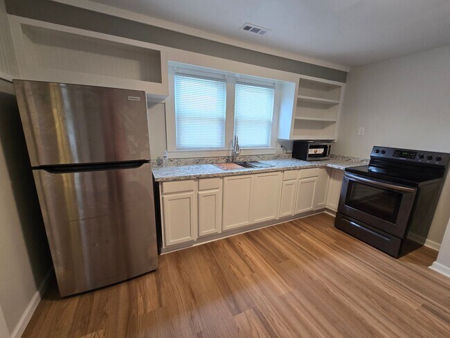 Foto del edificio - Cute Meadowview Bungalow; 3/1.5 Right in T...