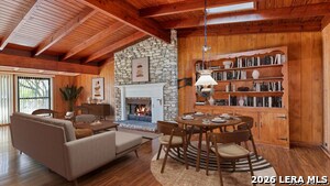 Foto del edificio - 1049 Ivy Ln