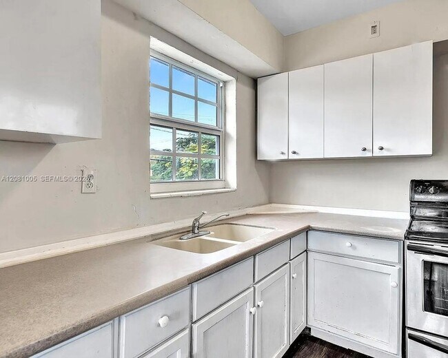 Foto del edificio - 1451 NE 170th St