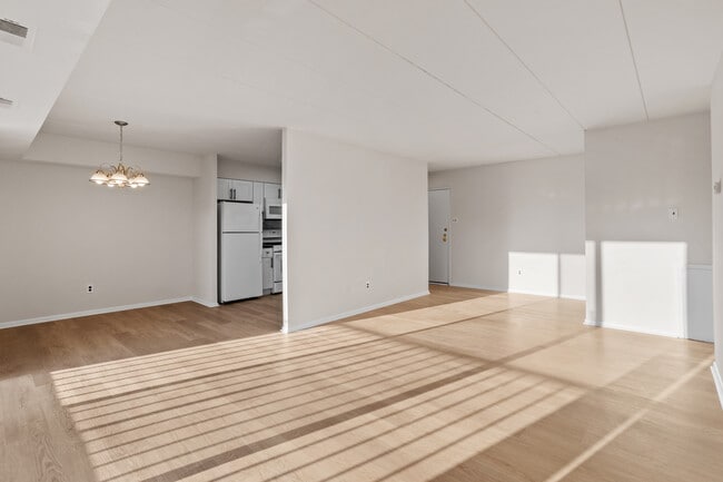 Foto del edificio - Imperial Manor III Apartments