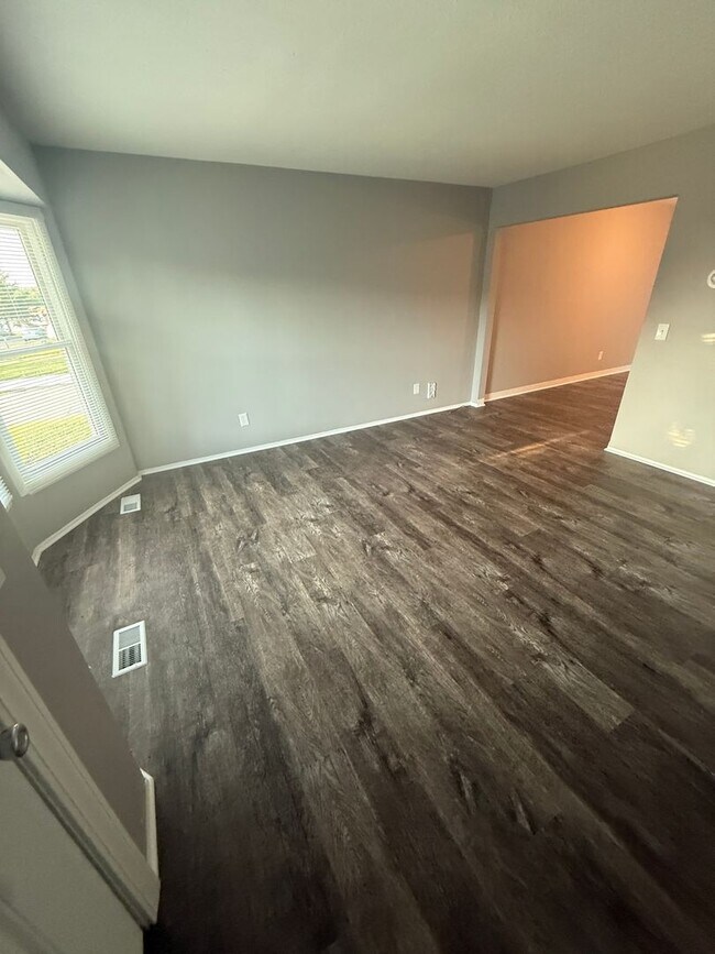 Foto del edificio - 5437/5439 N Linwood Ave