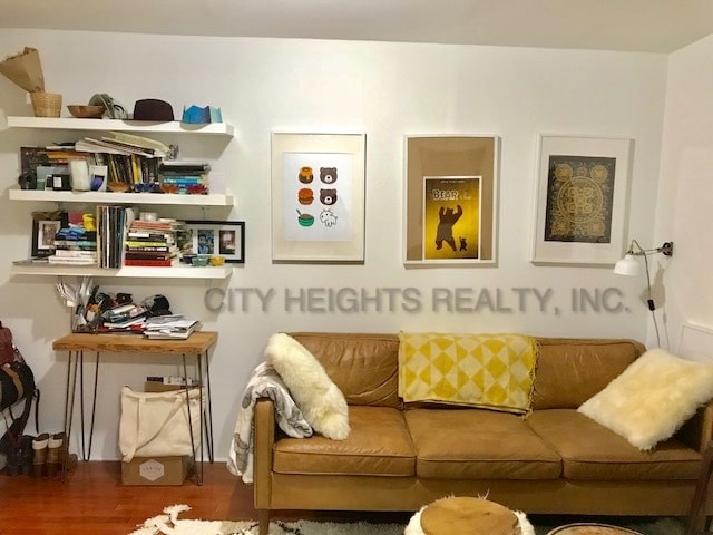 Foto del edificio - 207 E 5th St