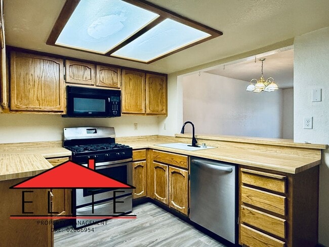 Foto del edificio - AVAILABLE SOON!!