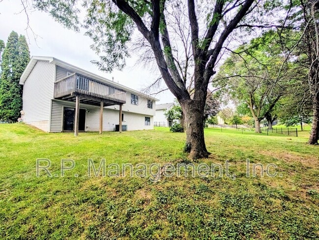 Building Photo - 940 Jefferson Ln