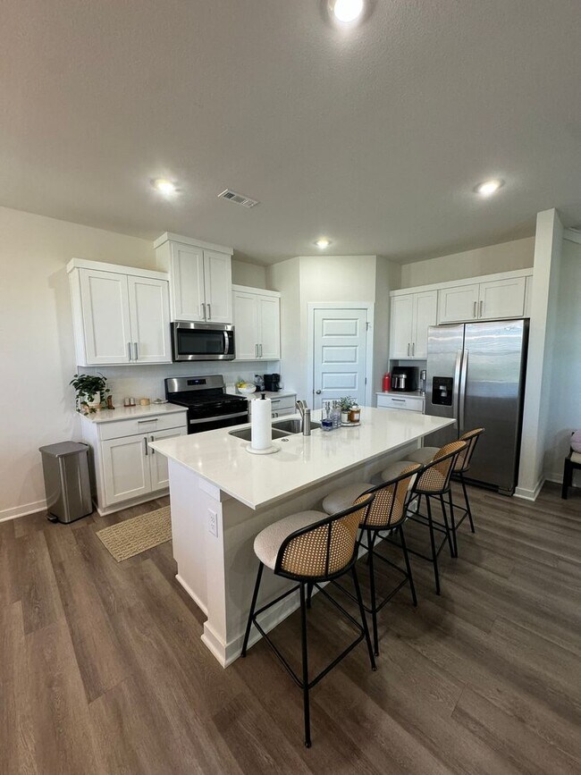 Foto del edificio - 4801 W Triangle St