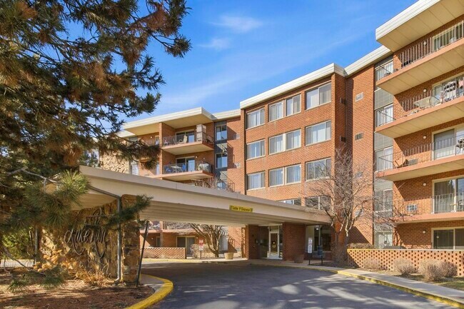 Foto del edificio - 16 E Old Willow Rd