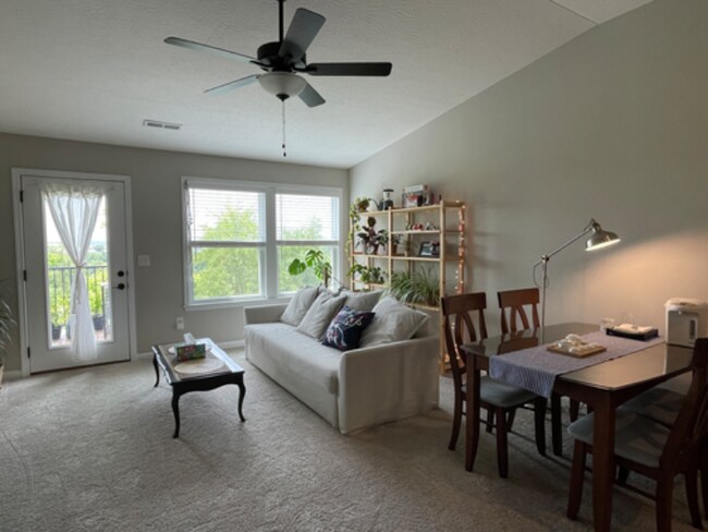 Building Photo - 5175 Hazeltine Ln