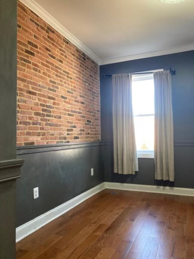 Building Photo - 2421 Ashland Avenue