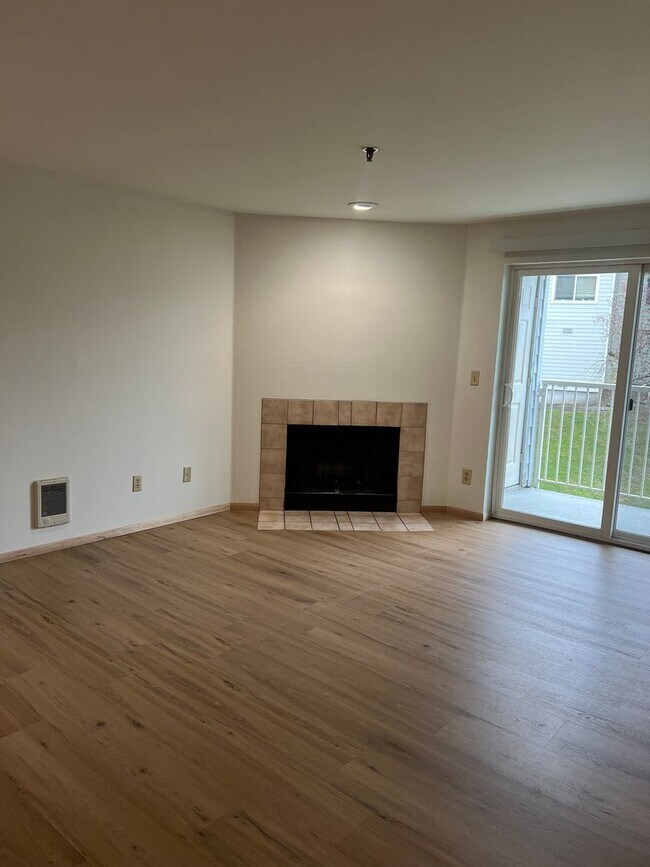 Foto del edificio - Beautifully Maintained condo Renton!