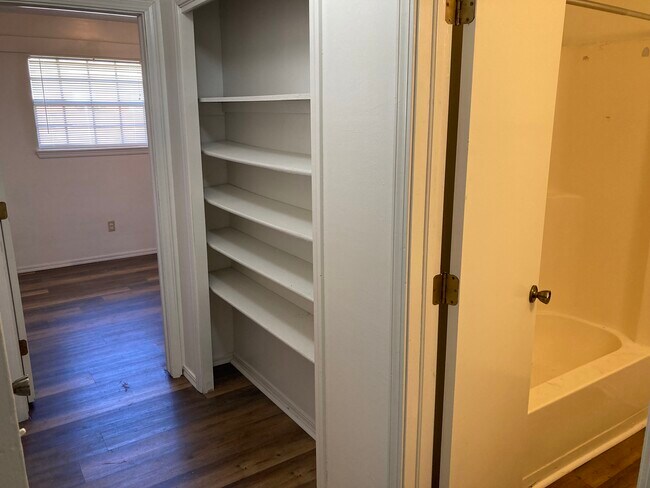 Hall way/ Bathroom - 404 E Jones Ave