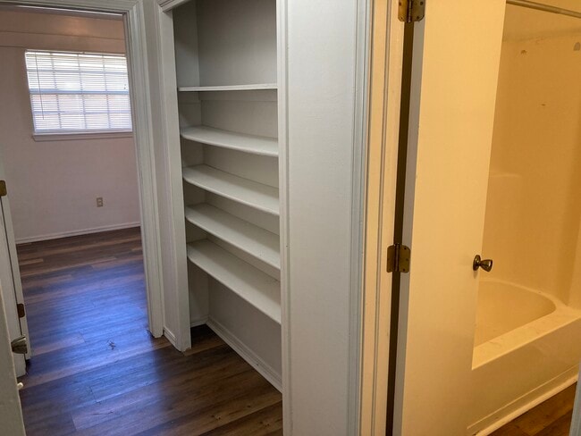 Hall way/ Bathroom - 404 E Jones Ave