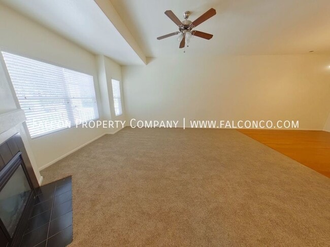 Foto del edificio - 5628 Saint Patrick Vw