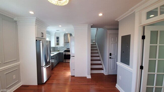 Building Photo - 3 br, 2 bath Duplex - 79 Pavonia Avenue B
