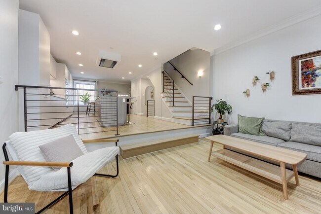 Building Photo - 4306 Westover Pl NW