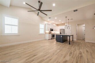 Building Photo - 6988 Saona CT