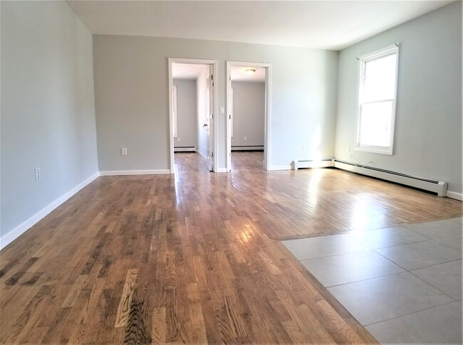 Building Photo - 444 Timpson Pl