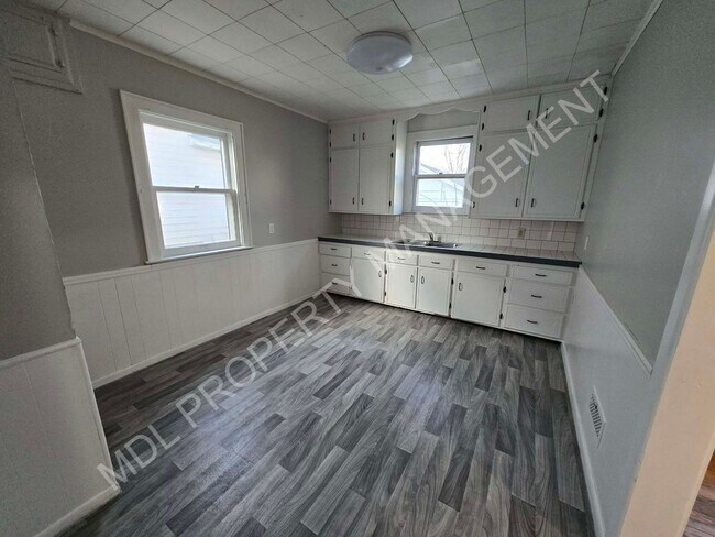 Foto del edificio - 4 Bed / 2 Bath House in Saginaw