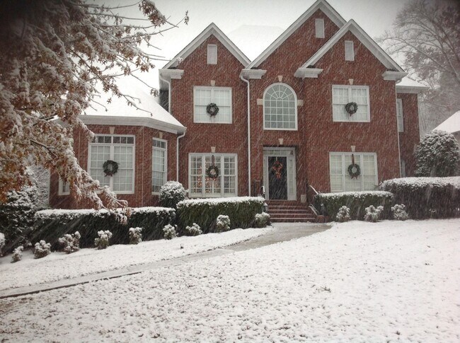 Foto del edificio - Stunning 5BR House in Greystone Farms - Ho...
